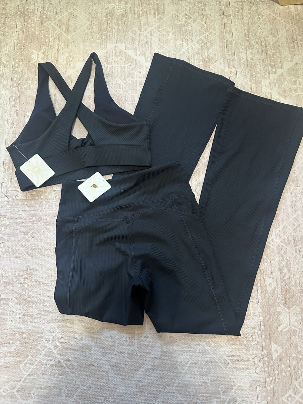 NWT Fabletics Oasis Ribbed Set Twist Sports Bra & Crossover Flare Pants Blk Sz S